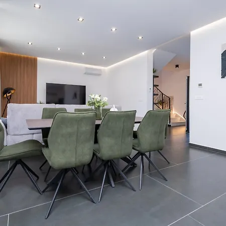Family Friendly House With A Swimming Pool Bibinje, Zadar - 23363 * بيبينيا