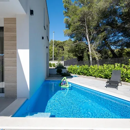 بيت للعطل Family Friendly House With A Swimming Pool Bibinje, Zadar - 23363 *